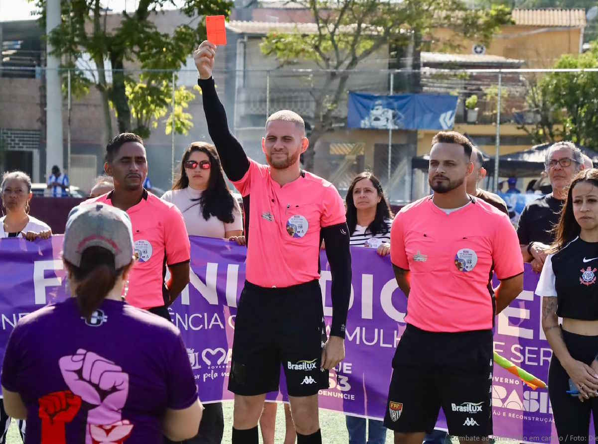 Combate ao feminicídio em campo: campanha chega ao futebol de várzea em Mauá 